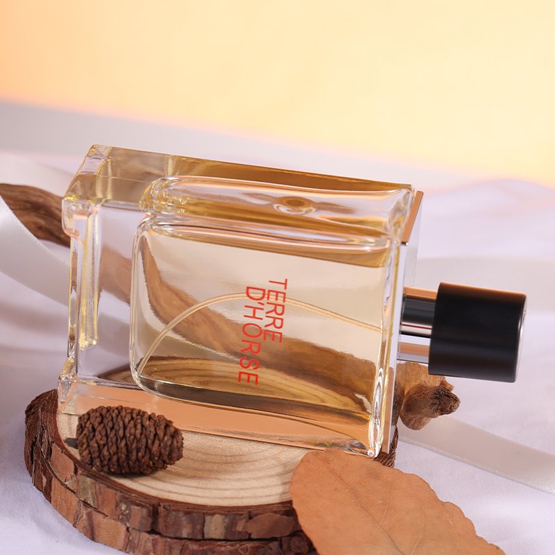 Men's Perfume The perfect combination of nature and power, a wood fragrance for everyday and special occasions