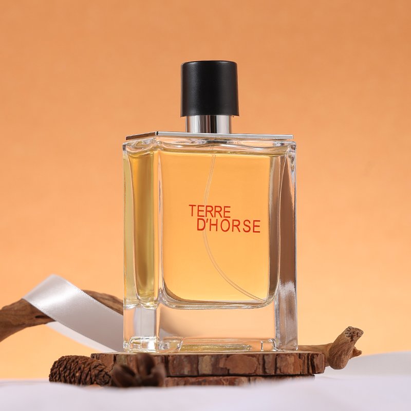 Men's Perfume The perfect combination of nature and power, a wood fragrance for everyday and special occasions