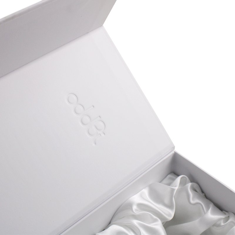 Custom Logo Printed Luxury Rigid Paper white Closure Magnet Paper Box Shoe packaging Magnetic Gift Box