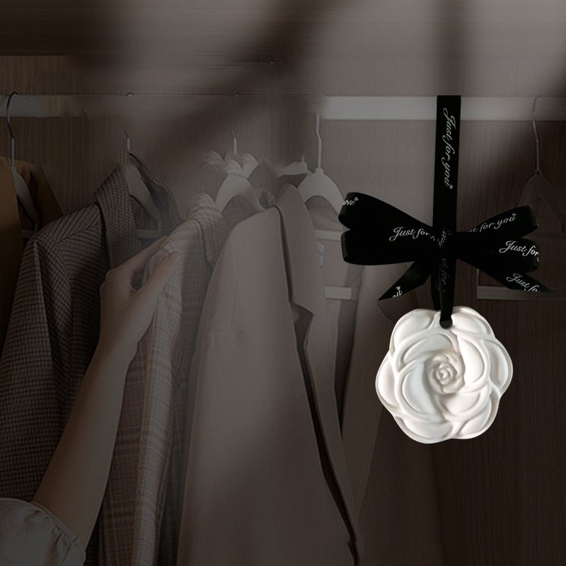56H Gypsum White Flower Car Hanging Air Freshener Perfume for Car Styling Aroma Fresh Air Purifier Interior Decorations Ornament