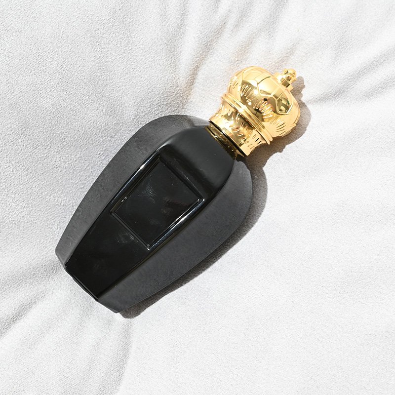 Luxury matte black shining black spray crimp empty 50ml glass perfume bottle with gold zamac cap