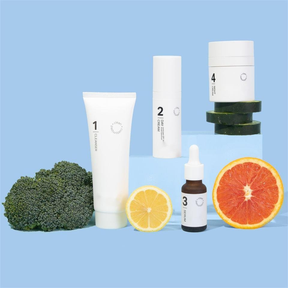 Specially Formulated 4 Step Acne Skin Care System Daily Cleanser Day Moisturizer Serum Night Cream SkinCare Set for Men