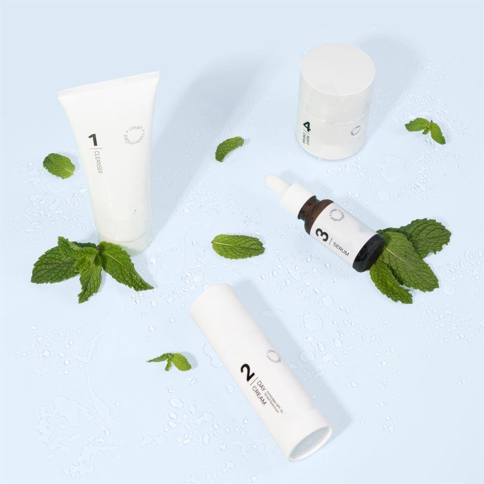 Specially Formulated 4 Step Acne Skin Care System Daily Cleanser Day Moisturizer Serum Night Cream SkinCare Set for Men
