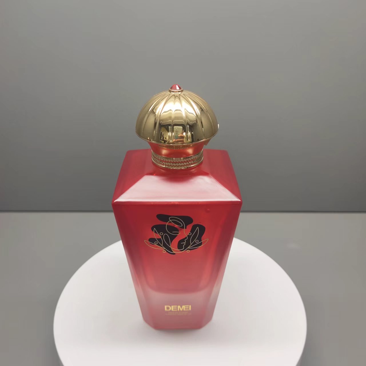 2024 Christmas Design 100 ml Unique Fashionable Design Pump Spray Middle East Men's Perfume Bottle Set Gift Women