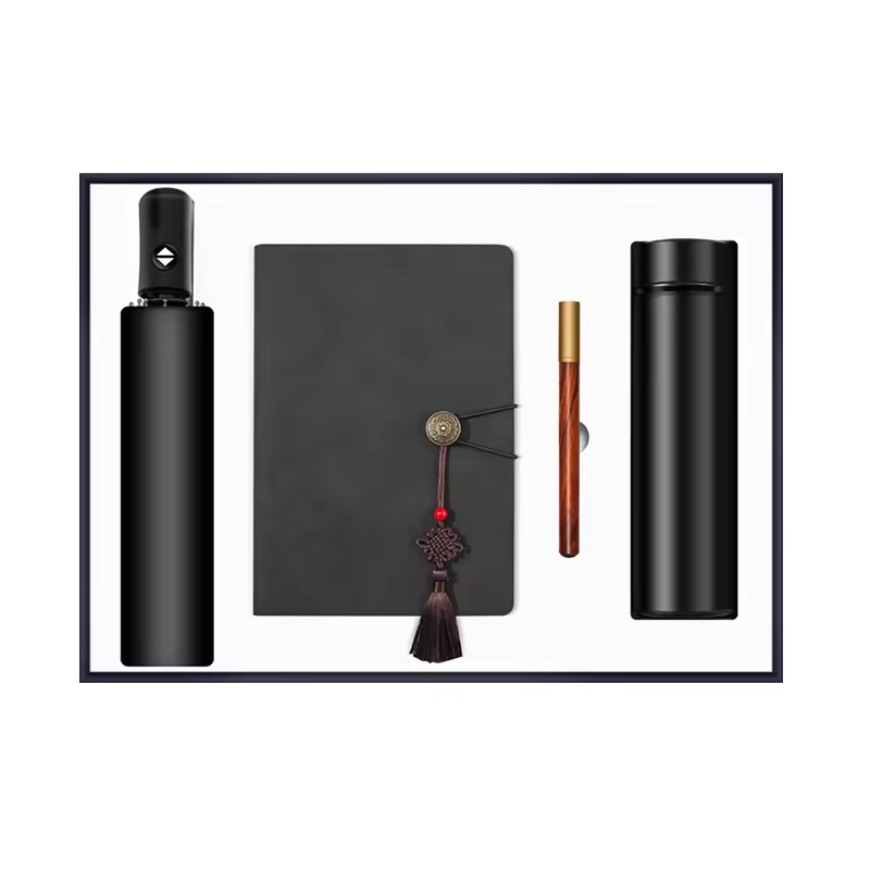 Luxury Men's Corporate Gift Set Promotional Present Items for Business with Bottle and Box for Christmas Occasions