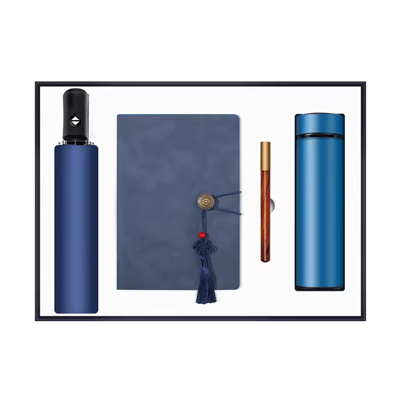 Luxury Men's Corporate Gift Set Promotional Present Items for Business with Bottle and Box for Christmas Occasions