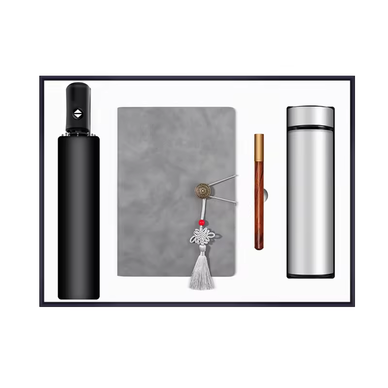 Luxury Men's Corporate Gift Set Promotional Present Items for Business with Bottle and Box for Christmas Occasions