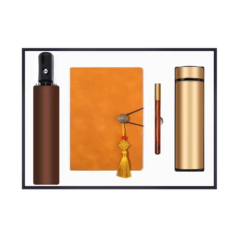 Luxury Men's Corporate Gift Set Promotional Present Items for Business with Bottle and Box for Christmas Occasions