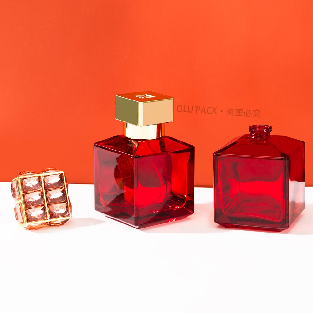 Cheap Buy Crimp Finish Empty Transparent Square 70 ML Men's Cologne Women Perfume Oil Cosmetic Toner Glass Sprayer Bottle