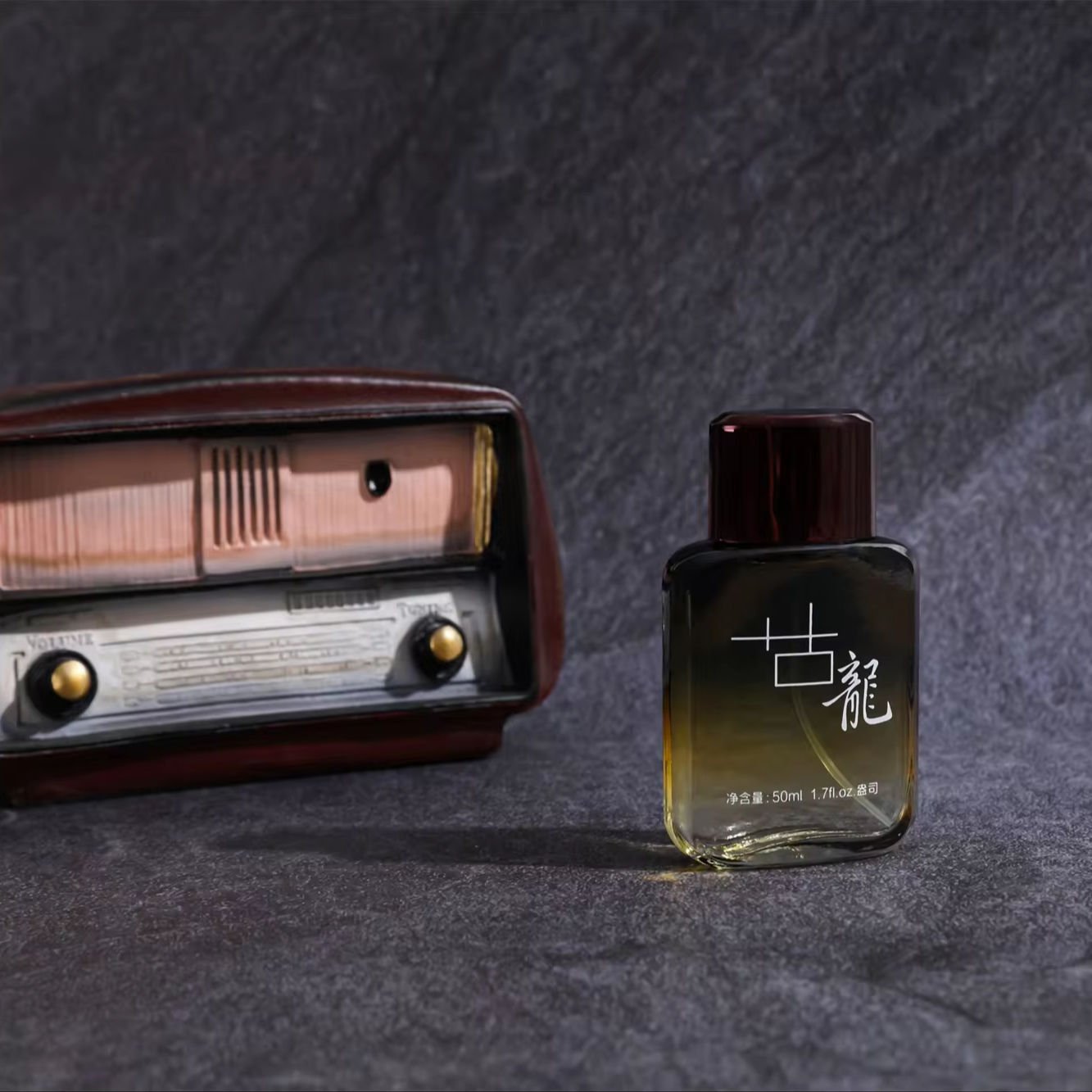 Customize Long lasting light fragrance male wood cologne elegant gentleman men's perfume