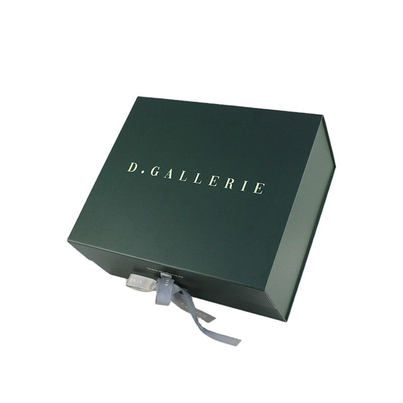 Custom Magnetic Gift Box Packaging Ribbon Handle Folding Custom Logo Hard Rigid Cardboard Paper Green Clothing Insert