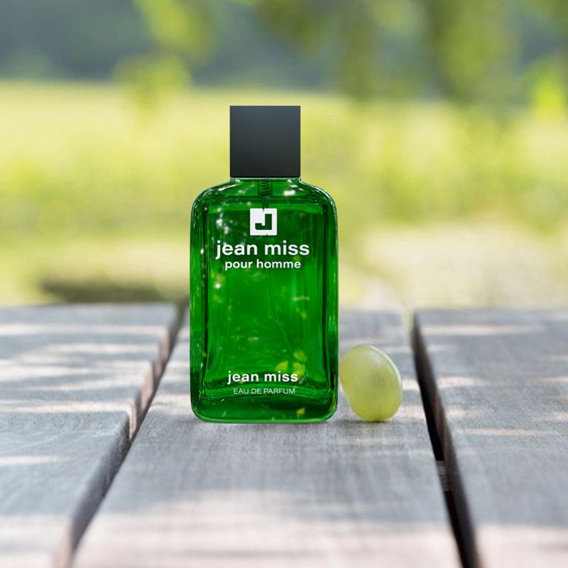Bold fresh men's perfume with green aromas Vibrant and long-lasting eau de toilette suitable for everyday use makes 100ml