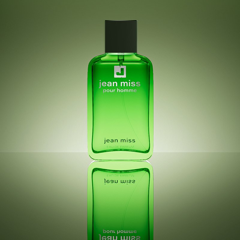 Bold fresh men's perfume with green aromas Vibrant and long-lasting eau de toilette suitable for everyday use makes 100ml