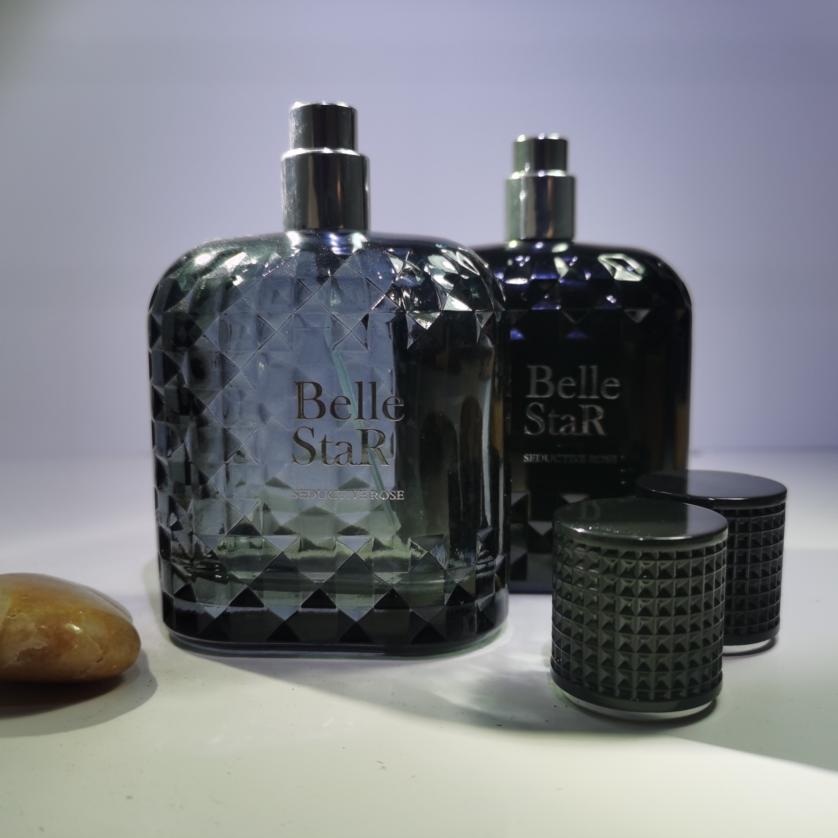 Free sample mysterious black sexy men's perfume flat round luxury glass spray bottle with black cap