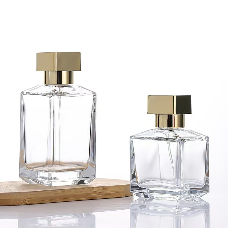 The manufacturer sells 70ml perfume bottle, daily fine spray glass bottle, men's portable water replenishing spray empty bottle
