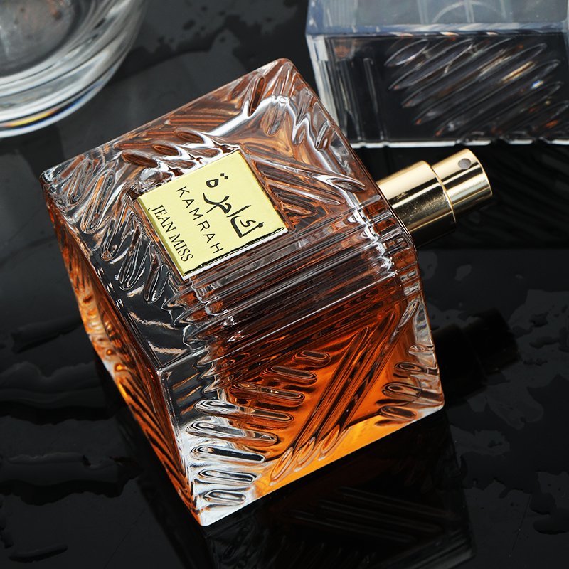 Men's Eau de Toilette A warm, woody scent with lasting fragrance Suitable for formal and casual occasions