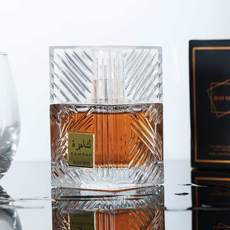 Men's Eau de Toilette A warm, woody scent with lasting fragrance Suitable for formal and casual occasions