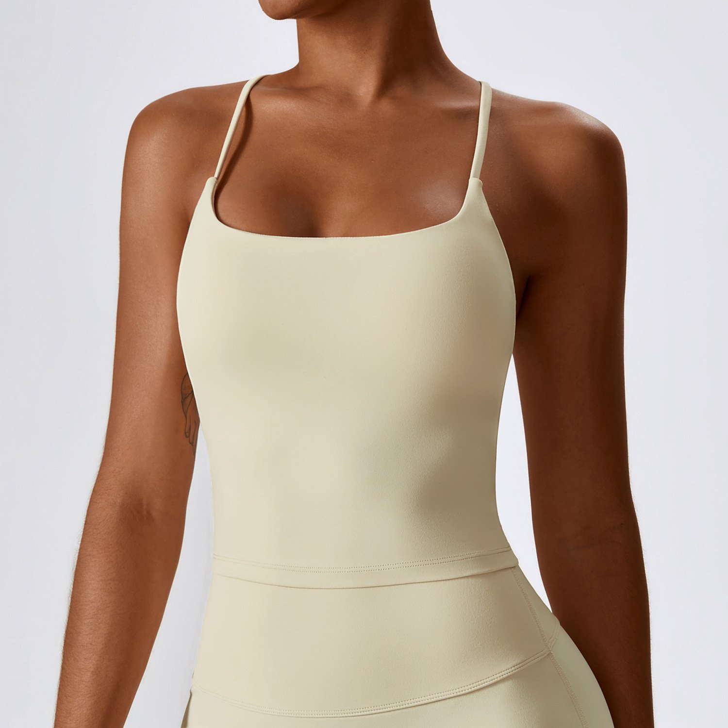 Summer Best Sale Style New Colors Yoga Vest With Breast Pad Sexy Thin Belt Beautiful Back Yoga Top Half Sling Crop Top Vest