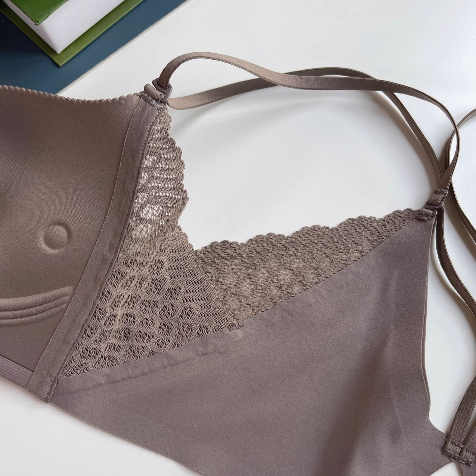 Women's Small Breasts Gather To Show The Big Pull Sexy No Wire No Trace Front Button Style Beautiful Back Bra For Women