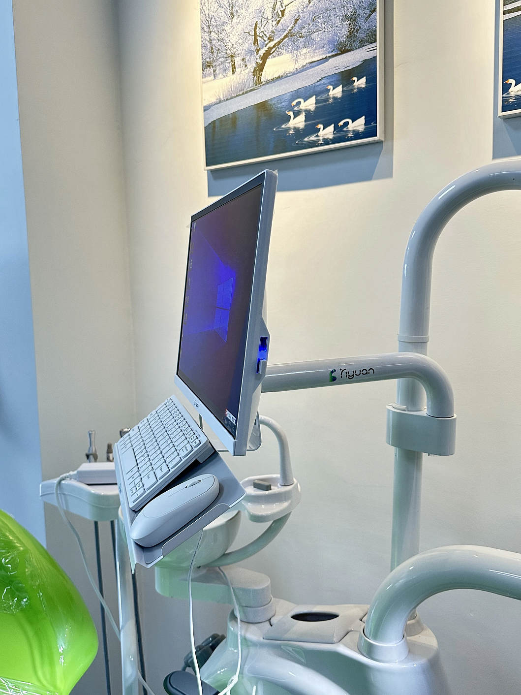 Hot sales Dental Endoscopes Computer All-in-One Dental Multifunctional Devices with Handle Monitor 19 inches