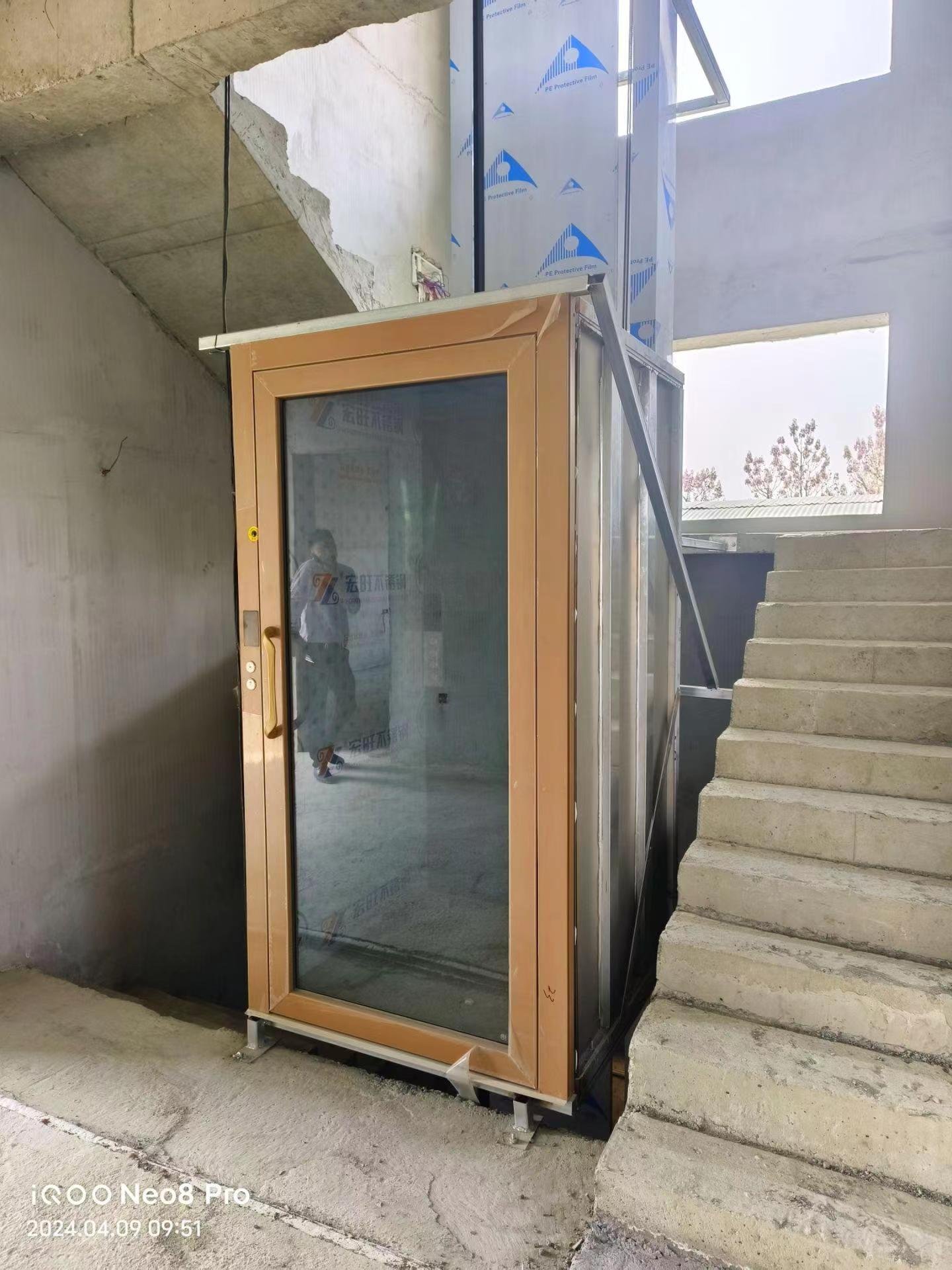 2024 New 450kg 5 floors glass loft household 2-5 person small home villa mini lifts and elevators source factory good price