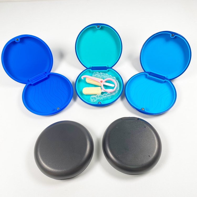 Magnetic Round Dental Orthodontic Retainer Aligner case with silicone pads