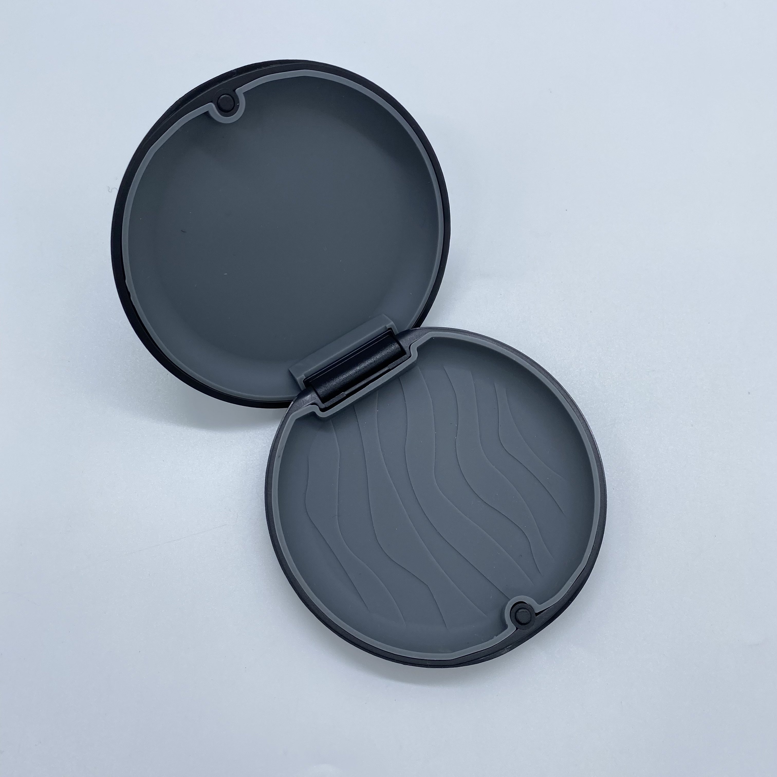 Magnetic Round Dental Orthodontic Retainer Aligner case with silicone pads