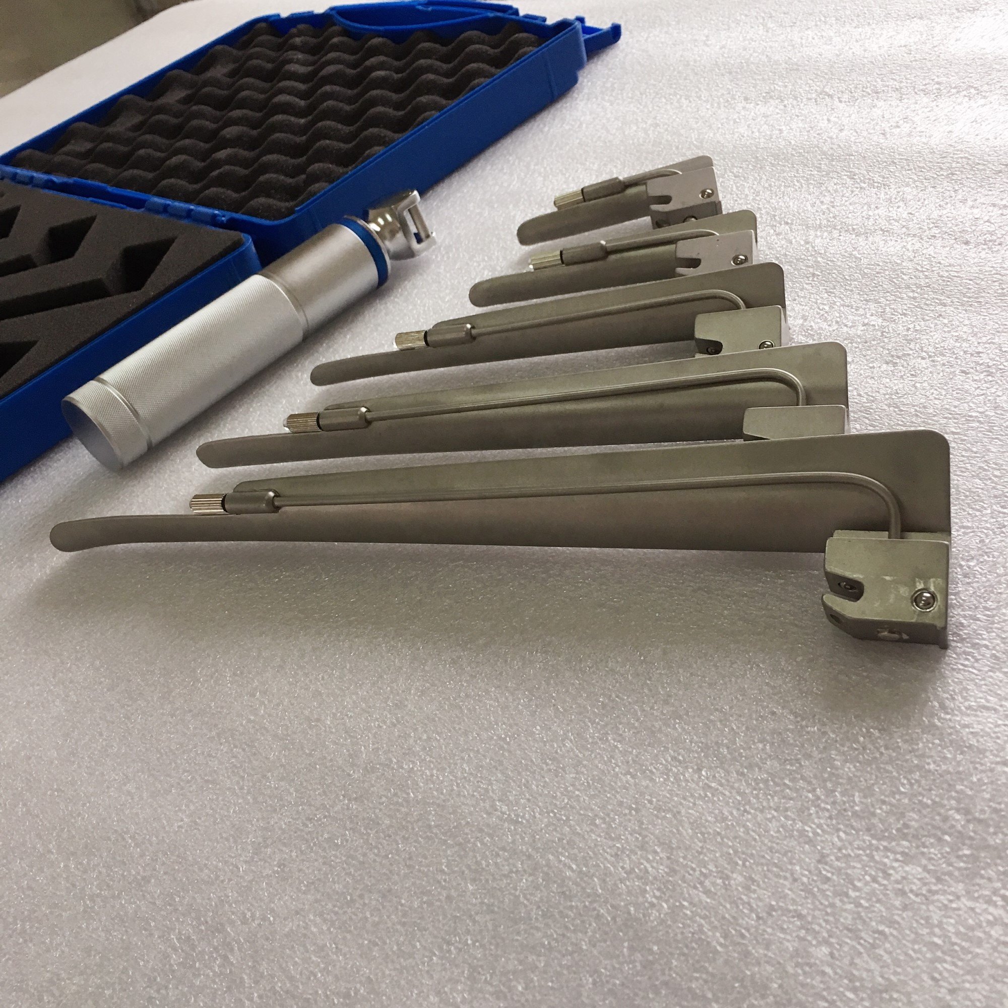 Stainless steel bulb/halogen pet/veterinary laryngoscope animal-use Laryngeal examination laryngoscope with reusable blades