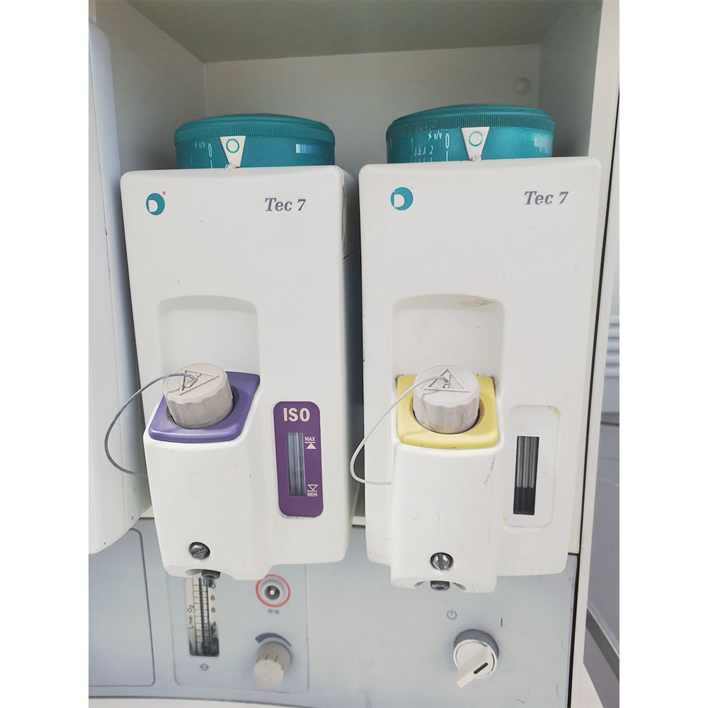 High-End Used Veterinary Anesthesia Workstation for Caring for Dogs and Other Pets