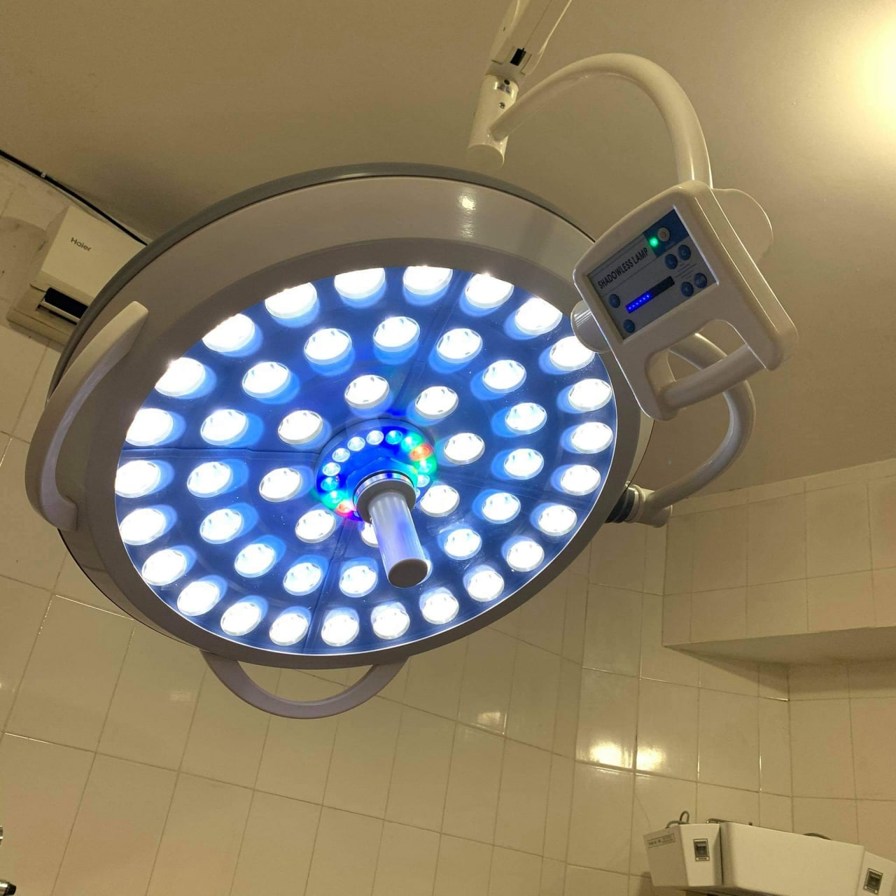 Veterinary Shadowless LED Surgical Lamp Single Head Ceiling LED Surgery Operating O.T Light