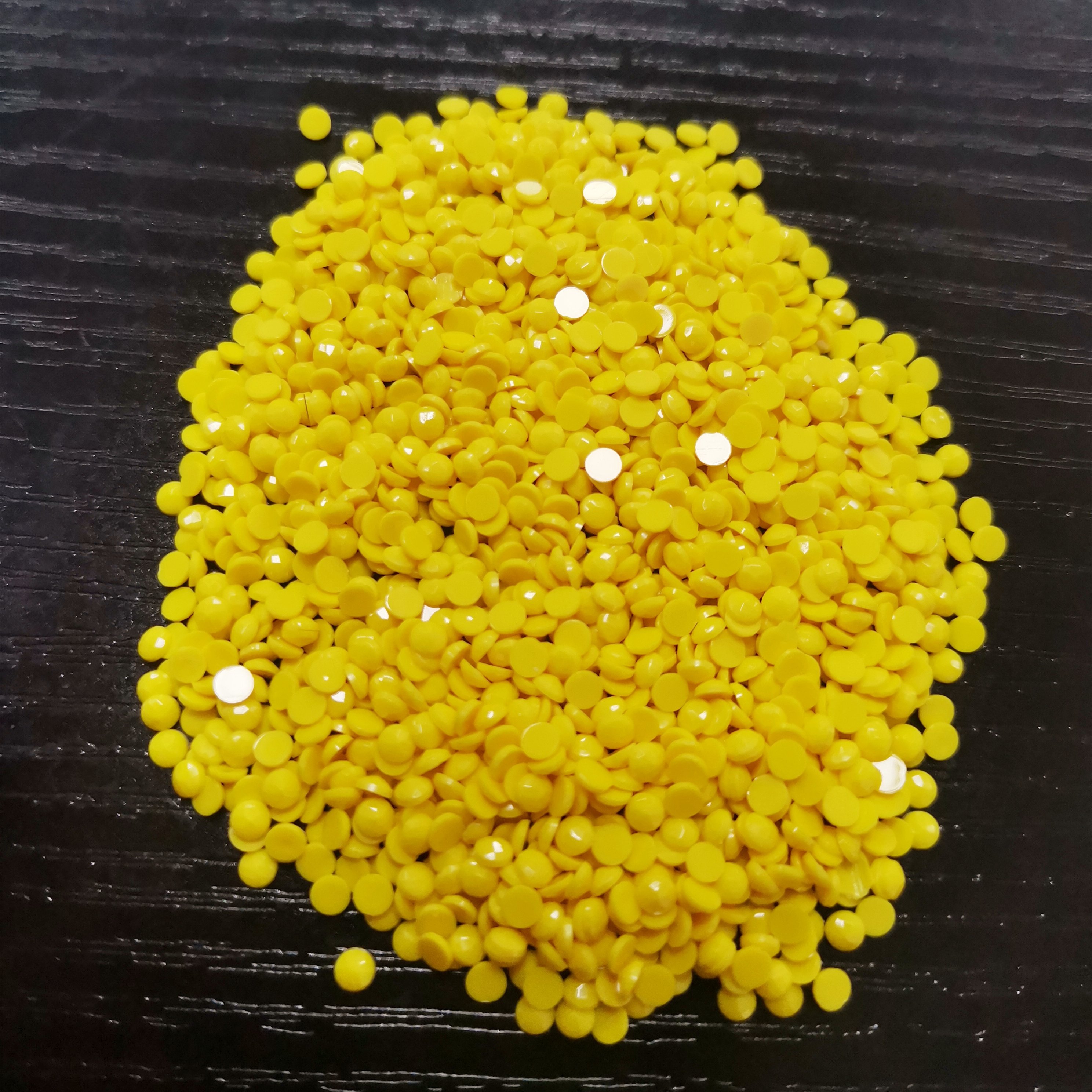 Wholesale High Quality DMC447 Colors 2.8mm Shiny 26 Facets Round Diamond Painting Beads With Glitters