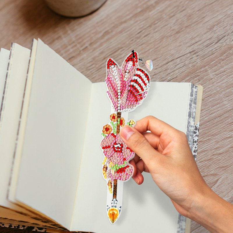 Diamond Feather Shape Bookmark Crystal Pendant Unique Arrow Design DIY Diamond Crafts Gift for Friends