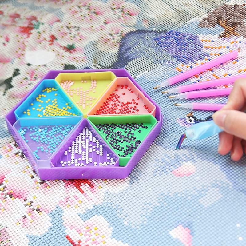 Hexagonal color tray, 28 compartment box tool set