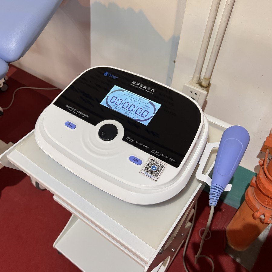 Ultrasound therapy instrument is convenient to carry for the treatment of physical pain