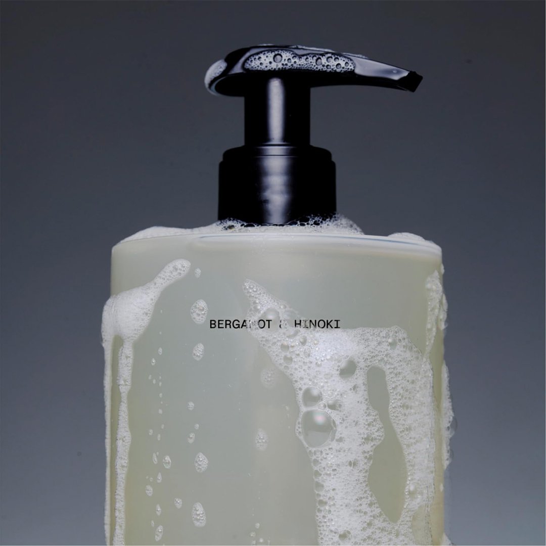 natural whitening body wash for all skin types with Antioxidant Niacinamide & Hyaluronic Acid cleansing shower gel