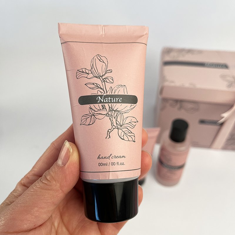 Fashional New Design Basket Body Care Set Body Wash Body Scrub and Lotion Cleaning Moisturizing Bath Gift Set for Women