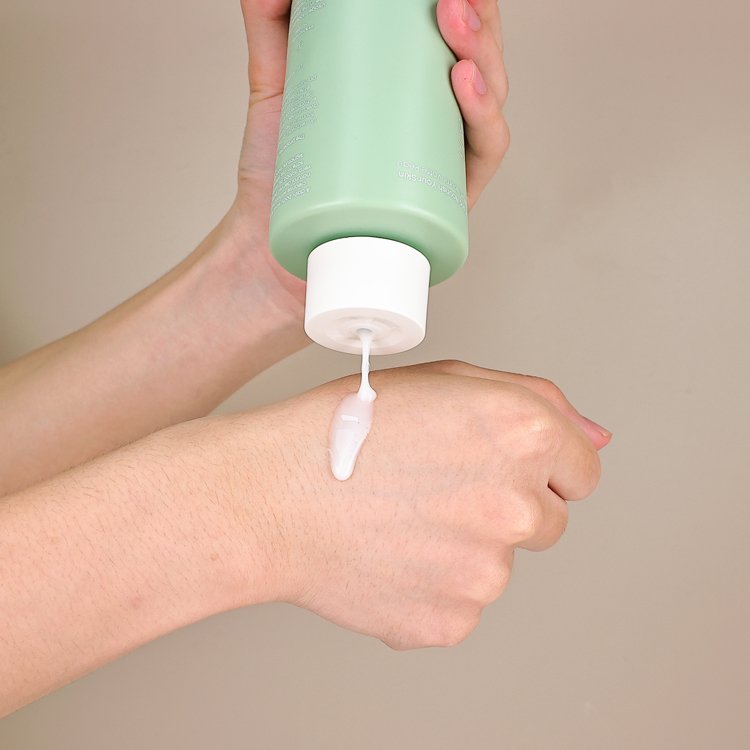 Eco friendly shower gel container 300ml 10oz cylinder empty plastic squeeze shampoo body wash bottle with screw cap