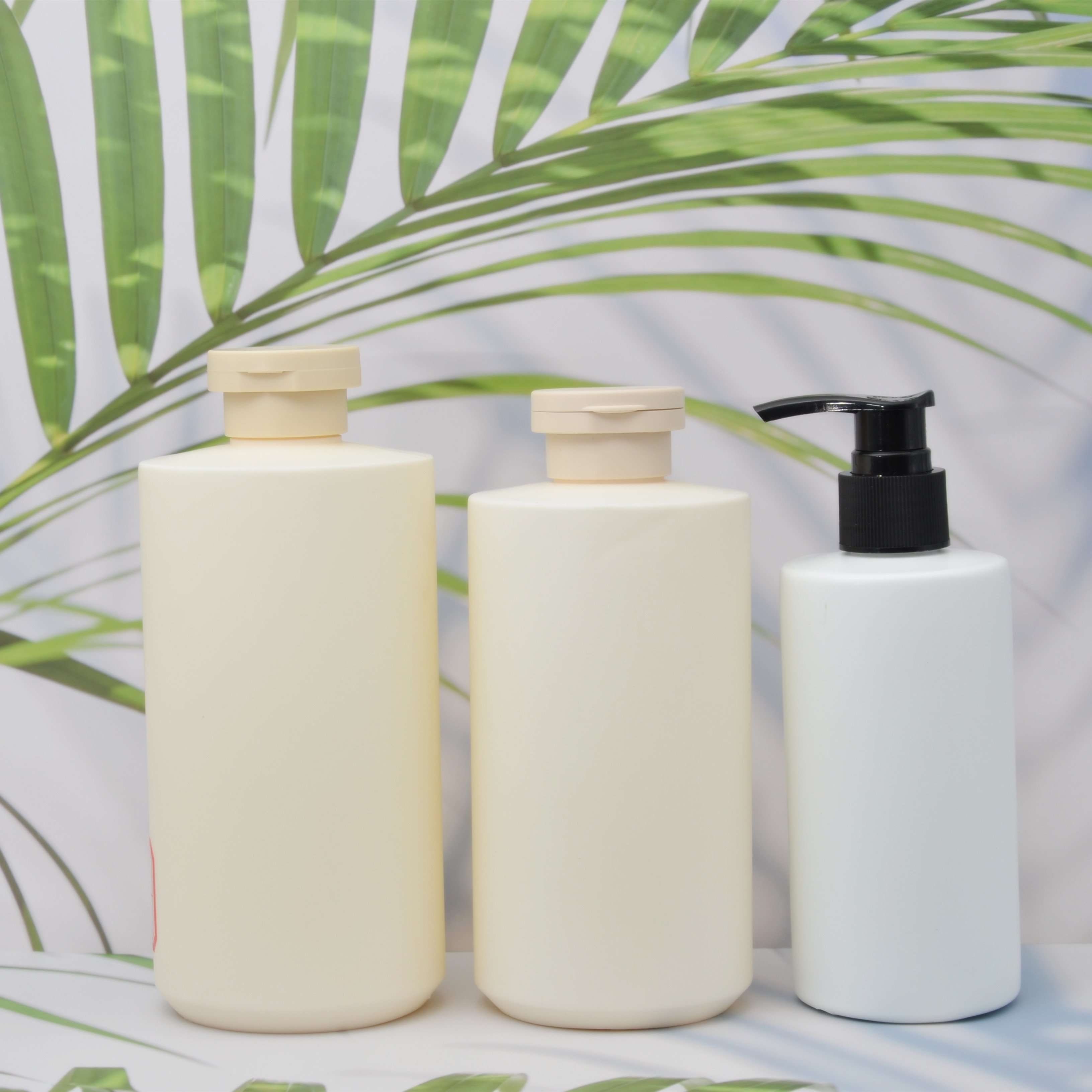 300ml 400ml 500ml Shampoo Bottle Matte Black Customize Cream PE Plastic Soft Touch Squeeze Bottle Lotion Butter Scrub Bottle