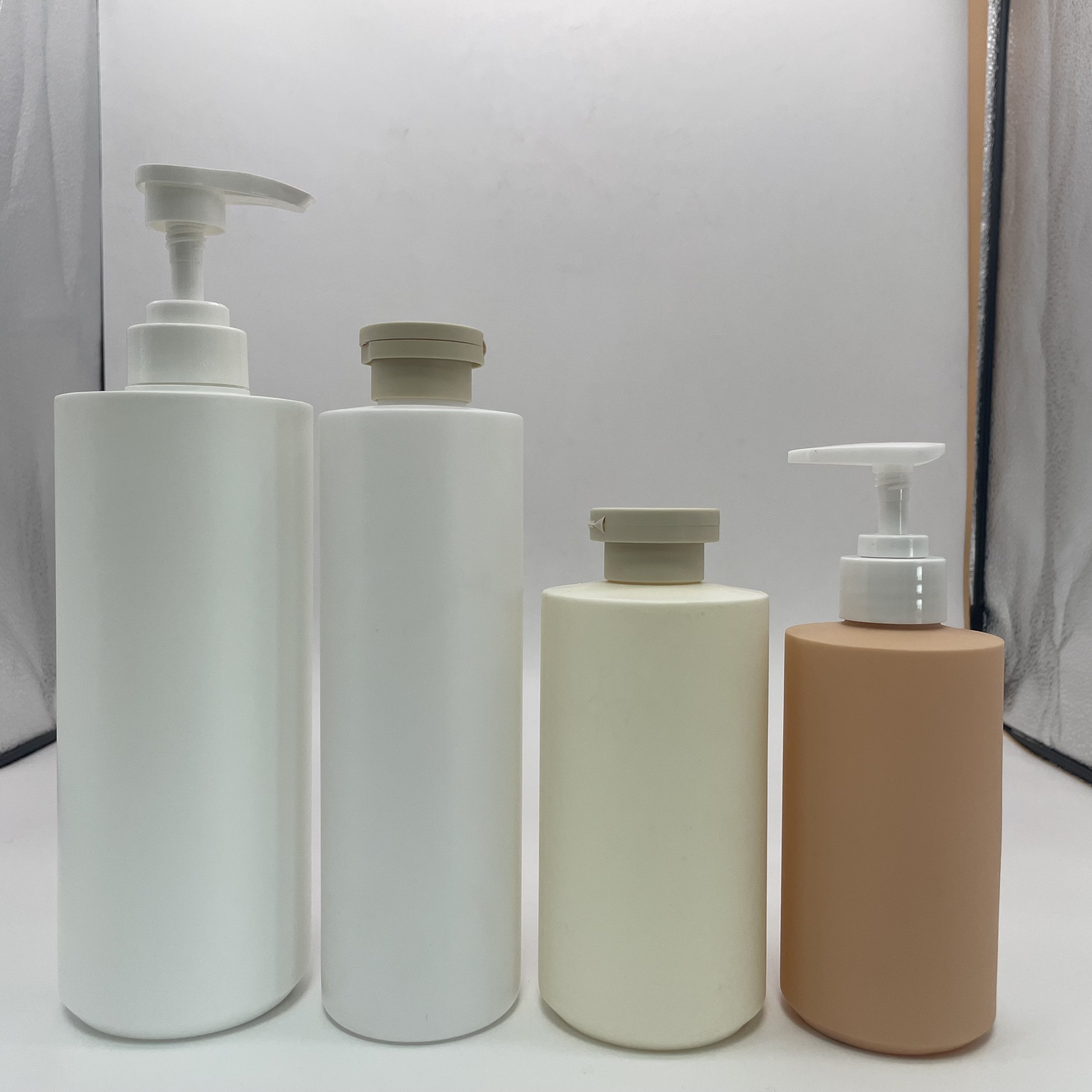 300ml 400ml 500ml Shampoo Bottle Matte Black Customize Cream PE Plastic Soft Touch Squeeze Bottle Lotion Butter Scrub Bottle
