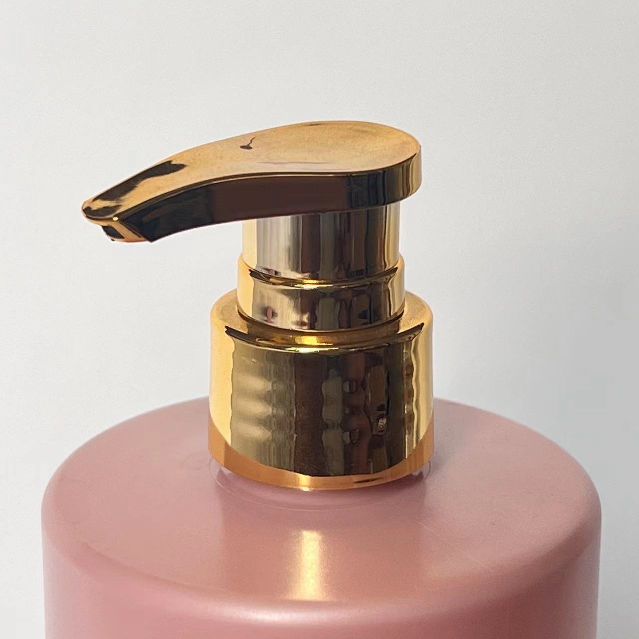 Shampoo, Serum, facial cleanser, airless plastic gold pump bottle container can be customized shower gel