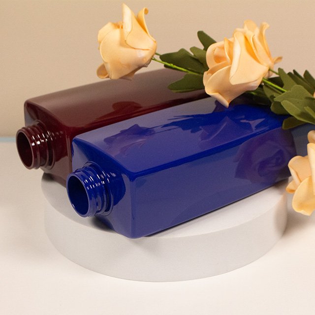 Customized 550ml High-End Square PET Plastic Cosmetic Packaging Bottle 32/410 Emulsion Pump Exclusive Logo Lotion Cap Sealing