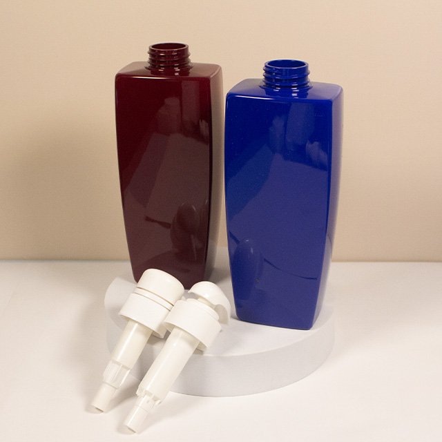 Customized 550ml High-End Square PET Plastic Cosmetic Packaging Bottle 32/410 Emulsion Pump Exclusive Logo Lotion Cap Sealing