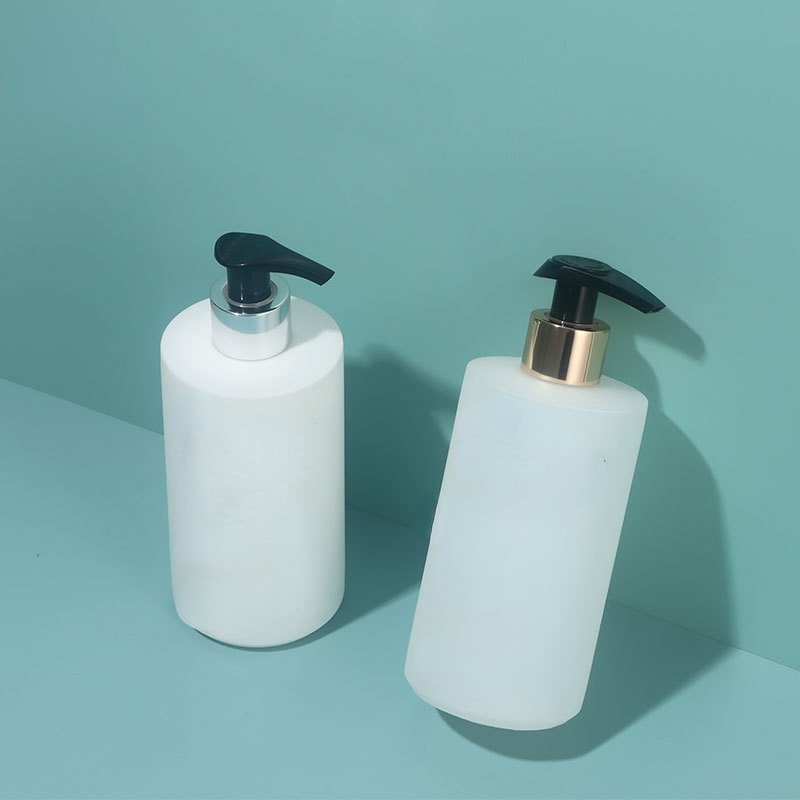 300ml 500ml white luxury HDPE plastic shower gel lotion pump bottle shampoo bottle with gold silver pump