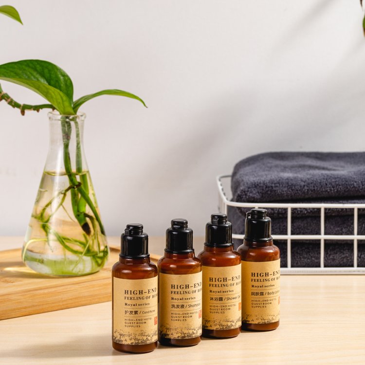 Disposable Plastic Shower Gel Bottles Custom Logo Hotel Bathroom Toiletries Shampoo Soap OEM Travel Size Shampoo Tooth Past Kit