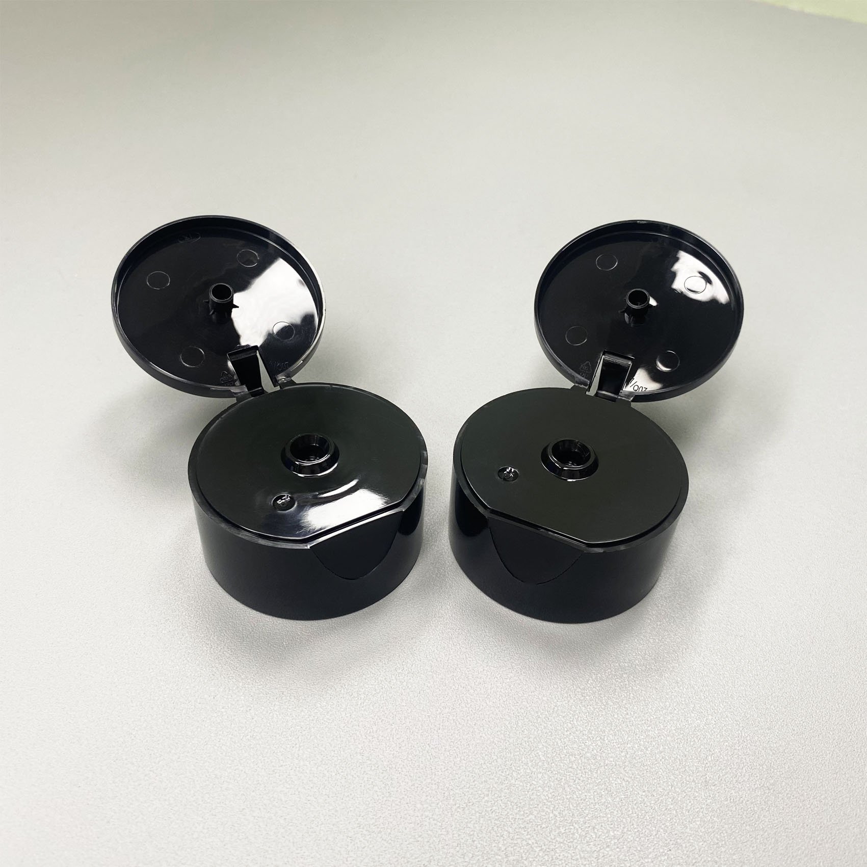 Large Size Double Wall Flip Top Cap 24MM Snap Top Caps for Shower Gel & Shampoo Bottle