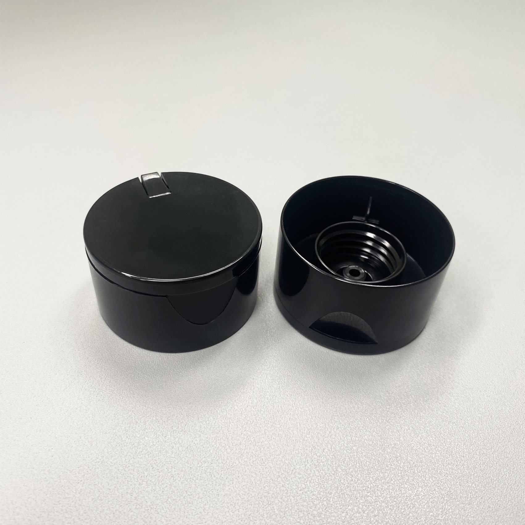 Large Size Double Wall Flip Top Cap 24MM Snap Top Caps for Shower Gel & Shampoo Bottle