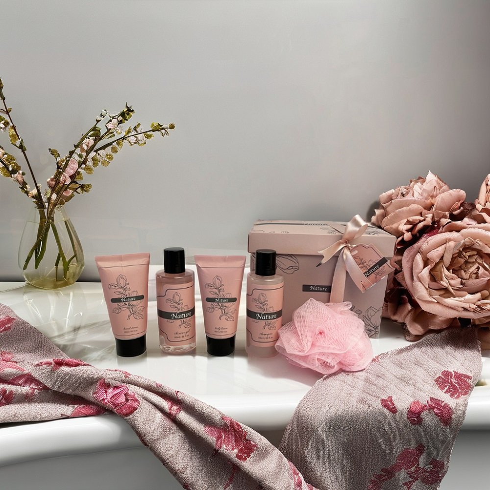 Custom Private Label Valentines Day Birthday Mother Gifts Bath Spa Sets Gift for Women Shampoo Shower Gel Hand Cream