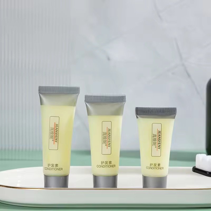 Wholesale Small Bottles of Toiletries Mini Shampoo OEM ODM Travel Size Hotel Shampoo and Conditioner Customer Logo Printing