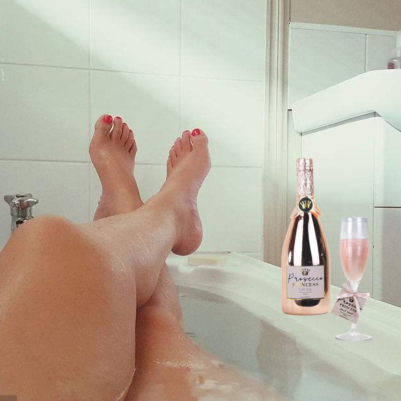 Lisa Adults' Spa-Inspired Bath Gift Set Soft Gel Body Soap & Champagne Bottle Shower Gels Creative bath gift set shower gel