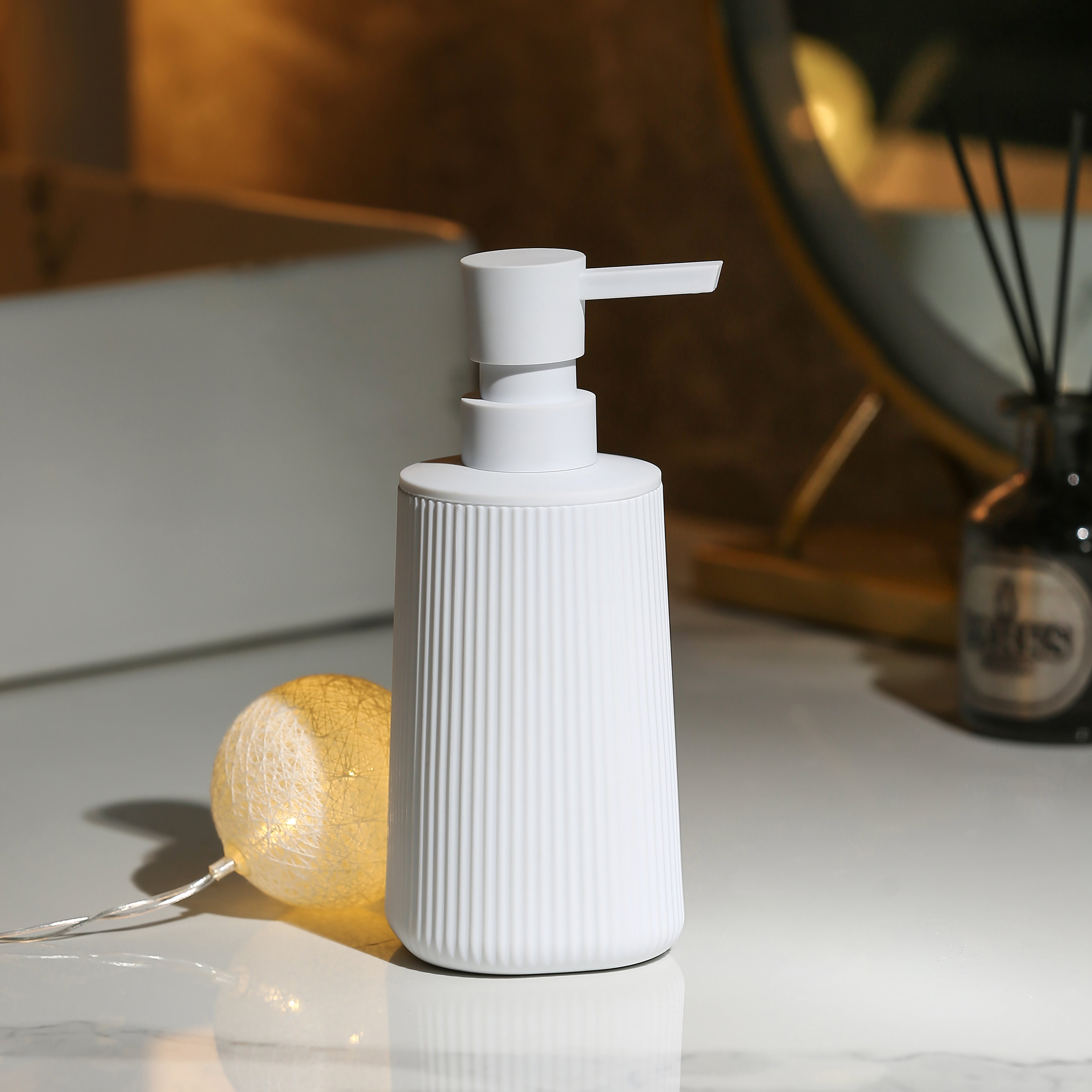 YAUKPH White Soap Dispenser, Countertop Lotion Bottle, Bathroom Hand Soap Dispenser for Shampoo Shower Gel, Bathroom Accessories